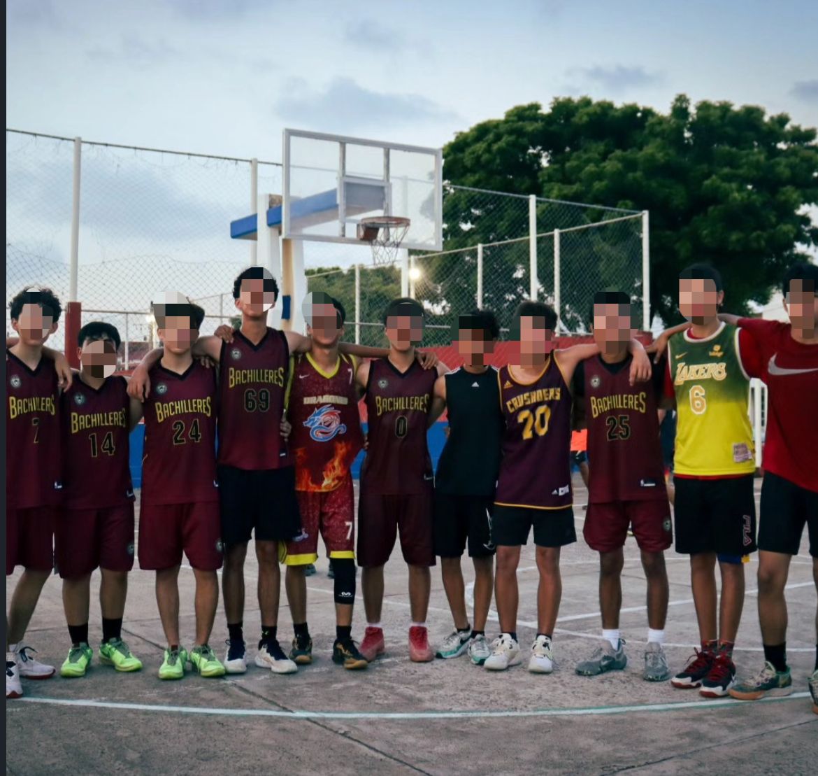 EQUIPO DE BÁSQUETBOL VARONIL